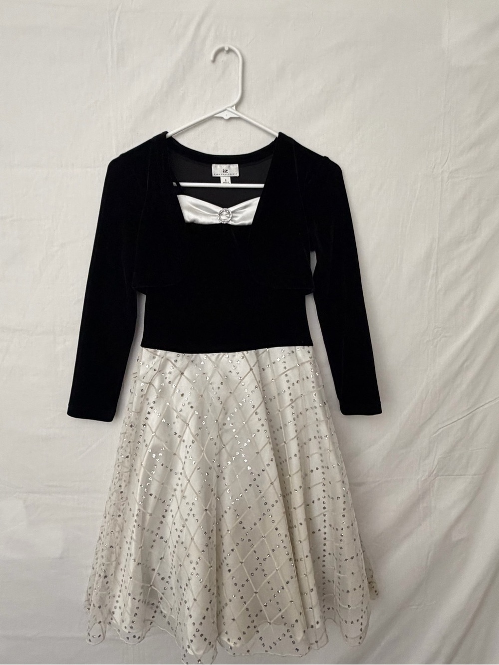 IZ Byer California Girls Size 8 Formal Black Velvet White Sequin Dress(A816)